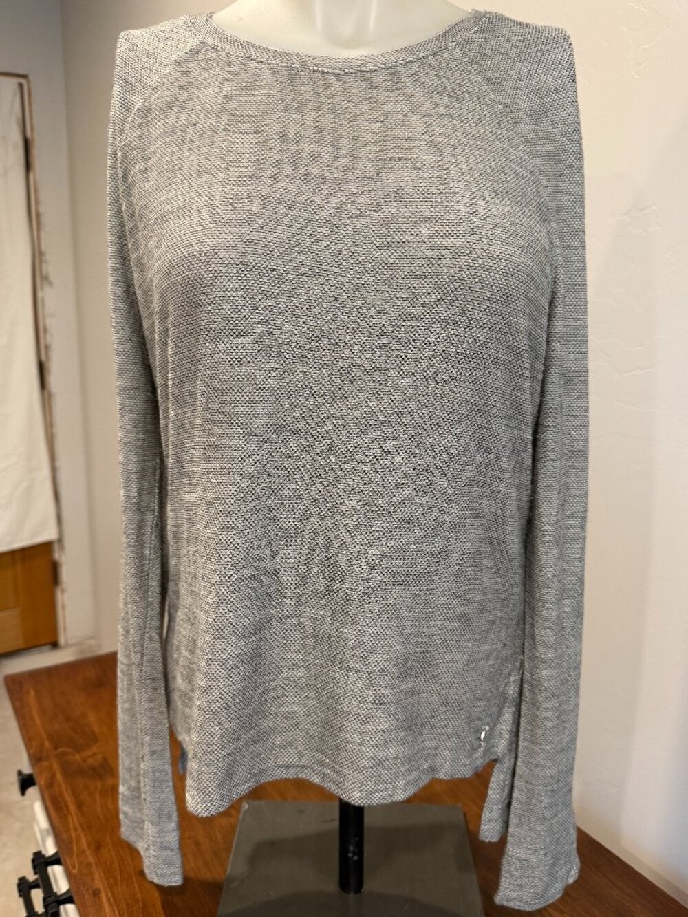 Fabletics Long Sleeve Shirt Size Medium Grey Fabric
